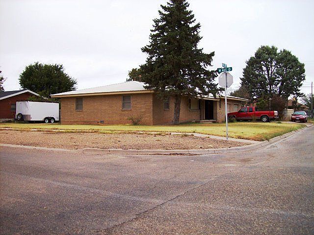 2nd image of 322 W 17th St