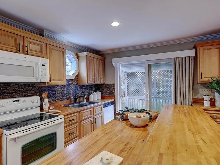 39 Kingston Ave #A — Photo 10