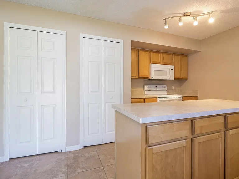 1113 Benan Ct — Photo 6
