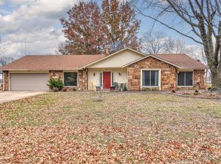 9801 Rosewood Dr, Broken Arrow, OK 74014