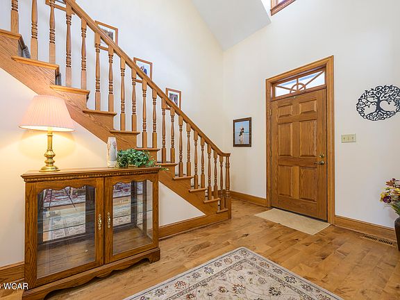 2nd image of 736 Arlington Rd