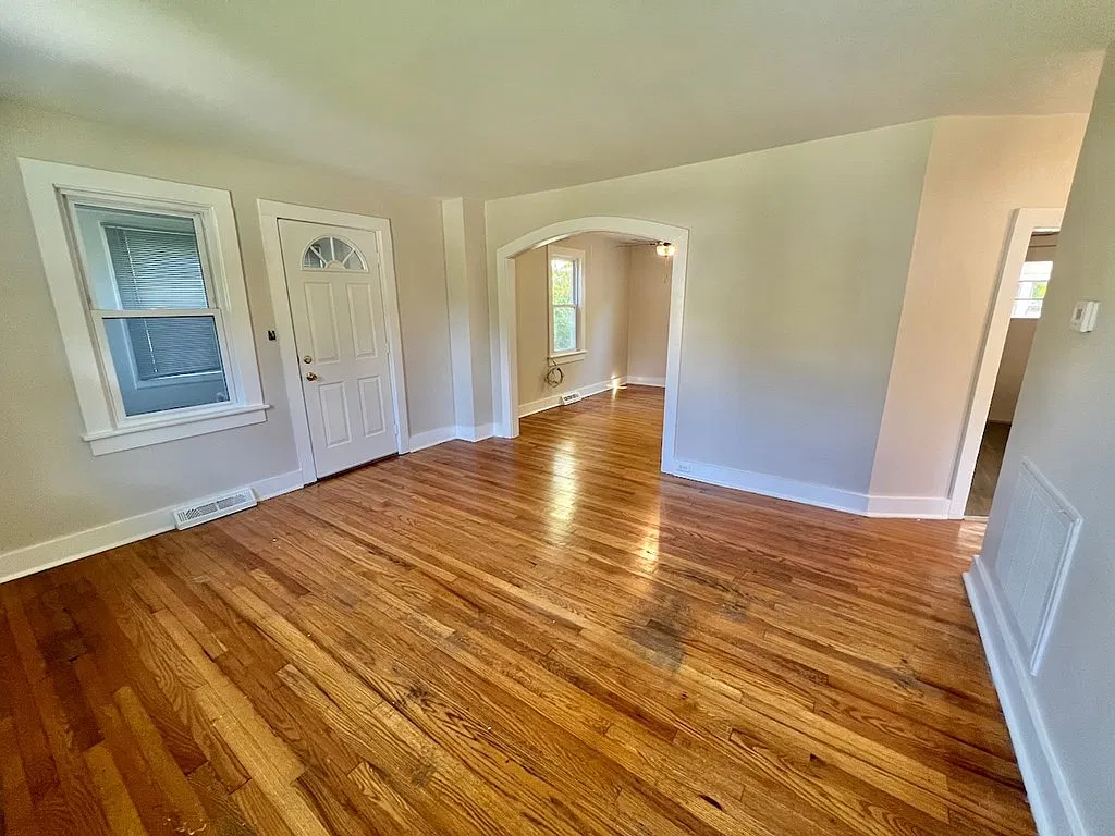 4 bed, 1.0 bath, $1,450 — Photo 3