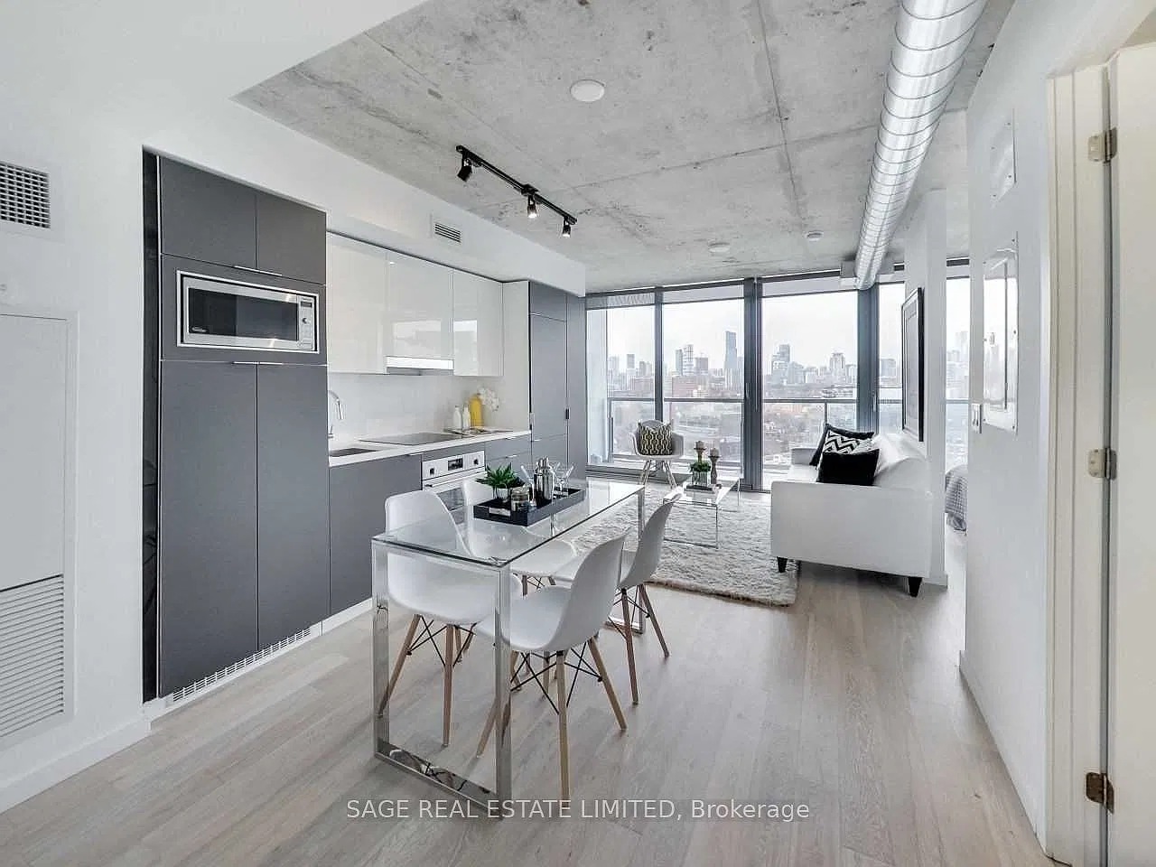 170 Bayview Ave — Photo 4