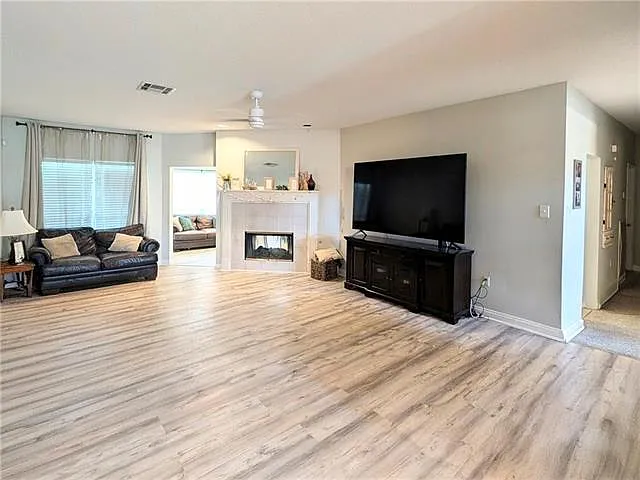 1104 Zachary Dr — Photo 4