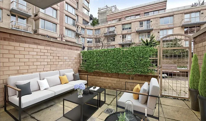 Rented by Level Group | media 2