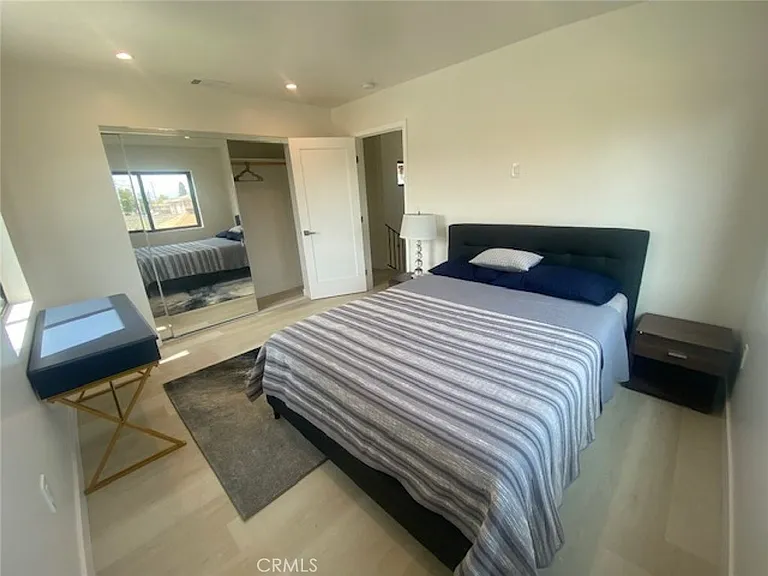 6059 Riverton Ave — Photo 11
