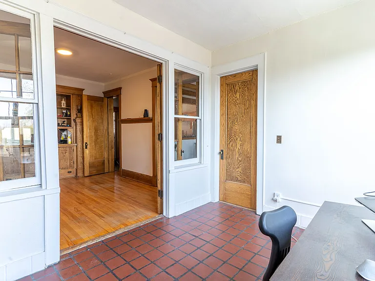 1110 W 25th St #302 — Photo 8