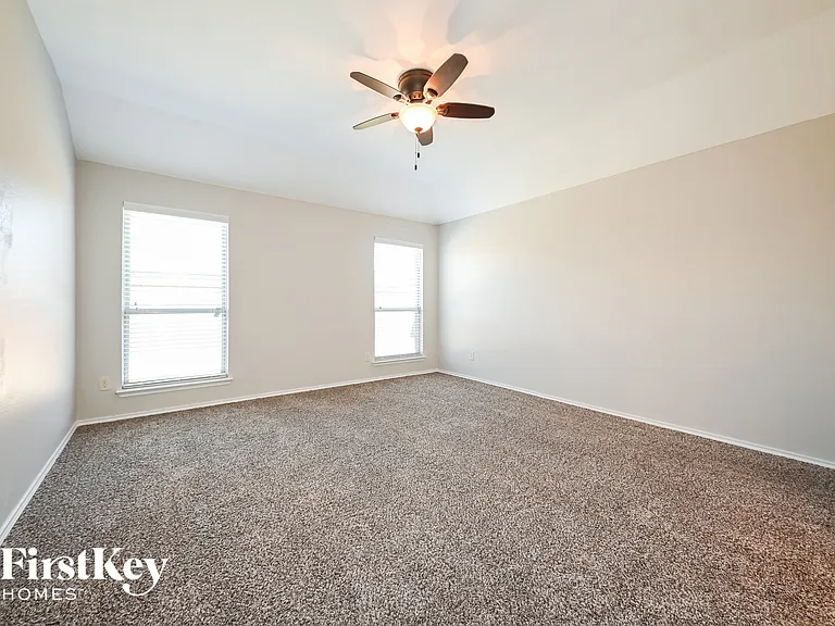 202 Patriot Pkwy — Photo 8