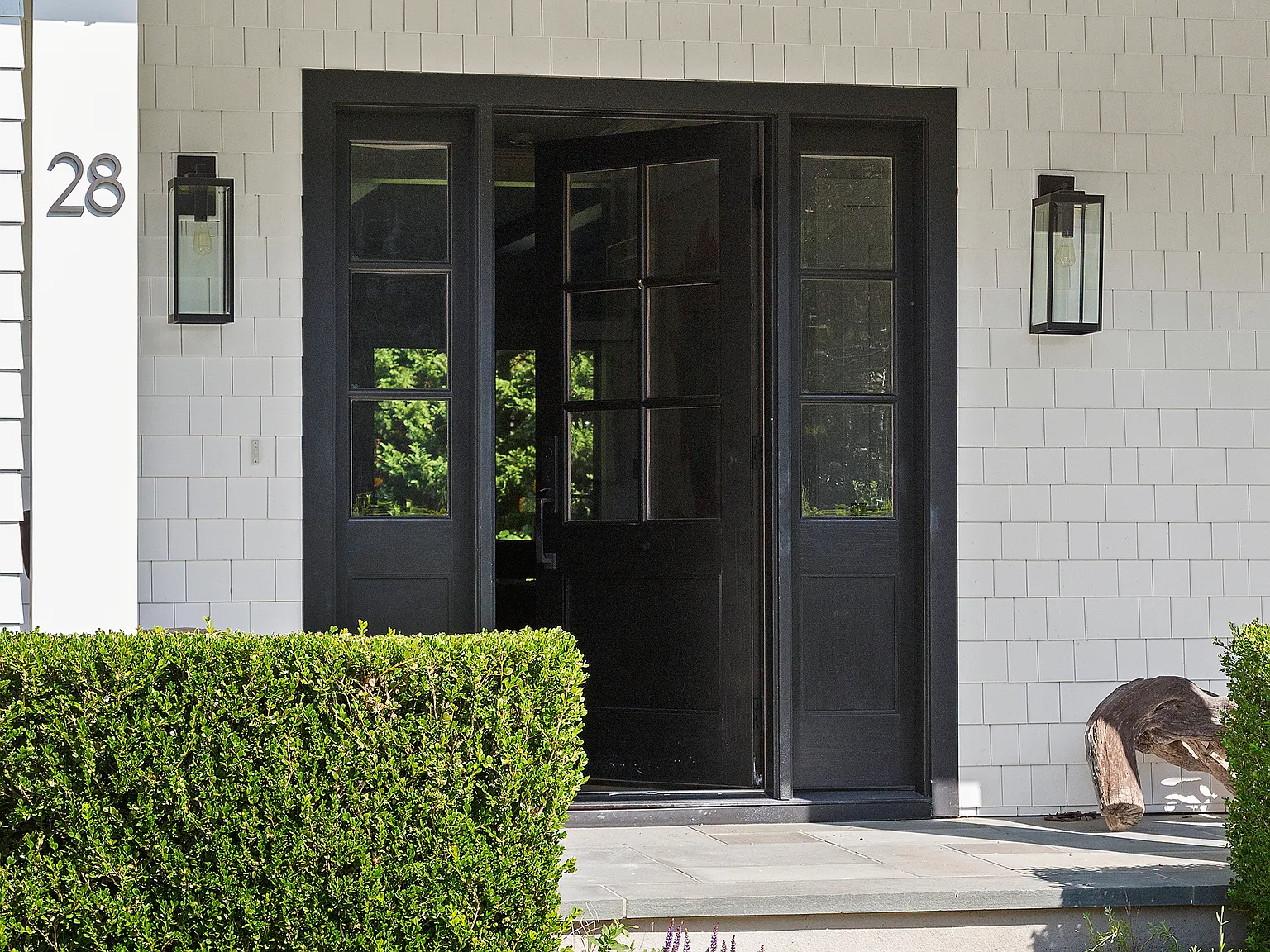 Chic Artist's Home in Sag Harbor — Photo 3