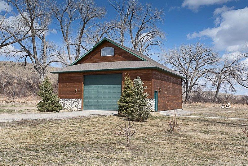 1st image of 34 Bridle Trails Dr