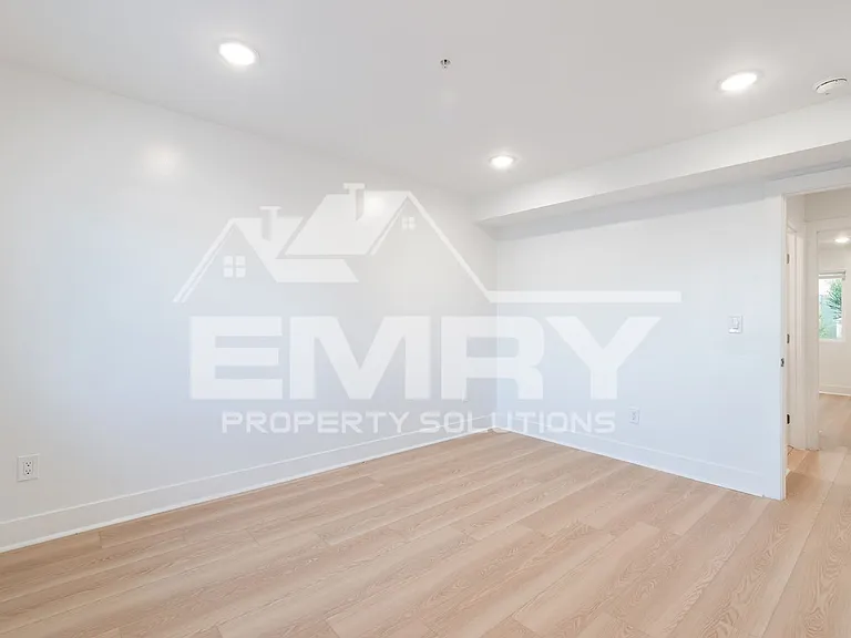 814 N Wilmington Blvd — Photo 24