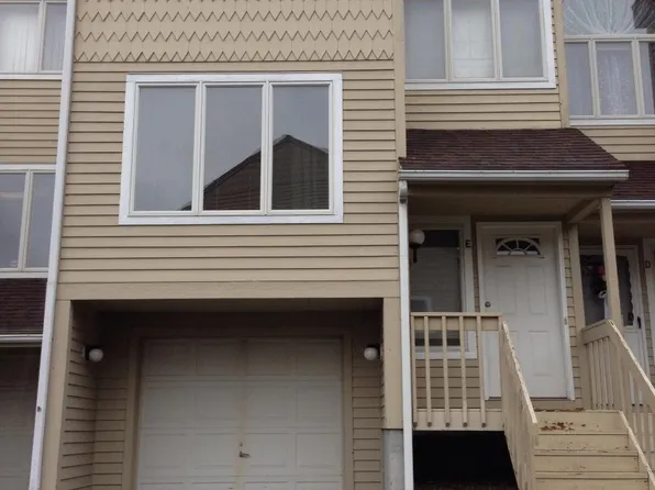 203 New State Rd APT E, Manchester, CT 06042
