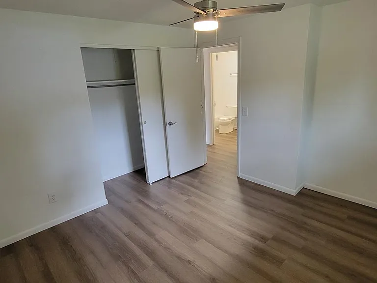 1527 Miami Ave — Photo 14