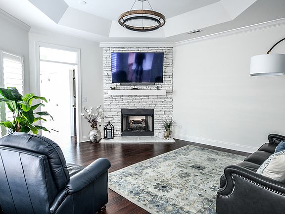 2nd image of 1422 Burnside Dr