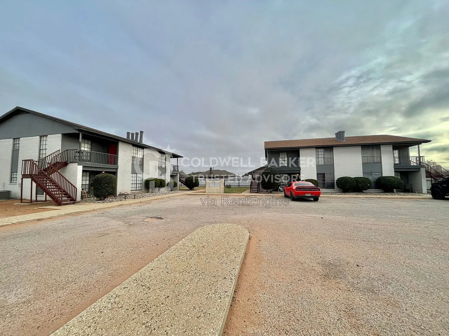 1 bed, 1.0 bath, 874 sqft, $1,065 — Photo 2