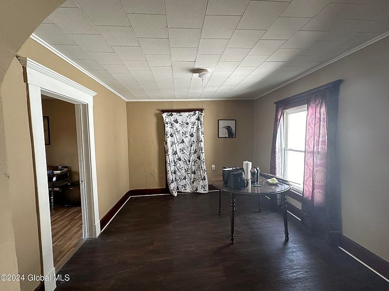 3rd image of 27 Steele Avenue