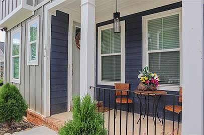 3rd image of 102 Ladson St Unit B
