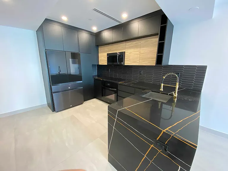19 Hausman St #2B — Photo 4