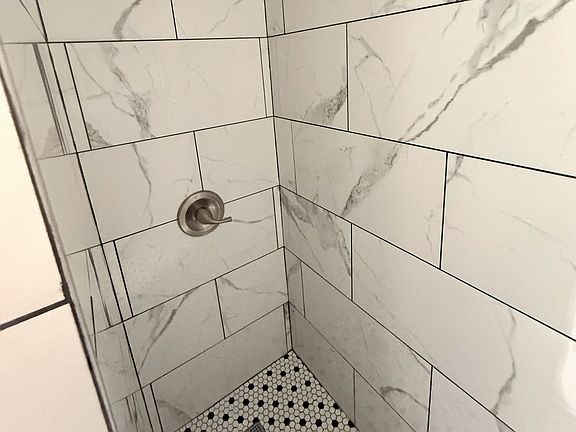5th image of 29 Markham Place Cir