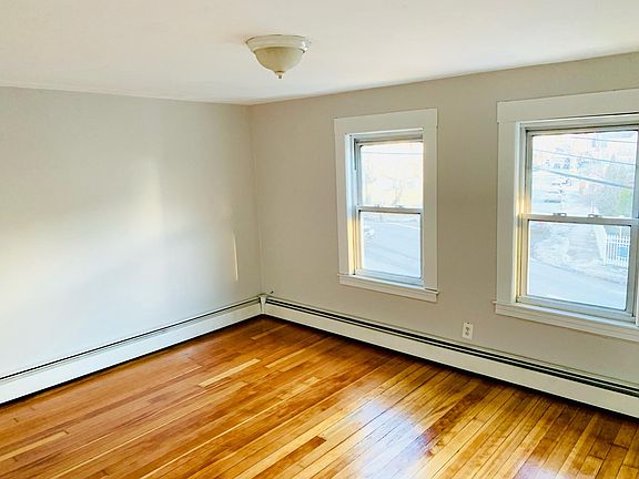 5th image of 122 E Haverhill St Floor 2