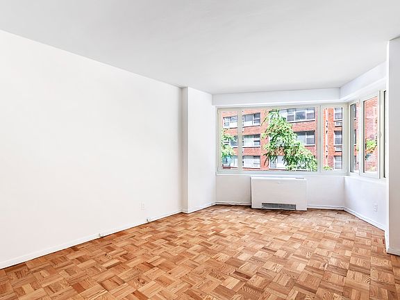 4th image of 60 Sutton Pl S #3MN