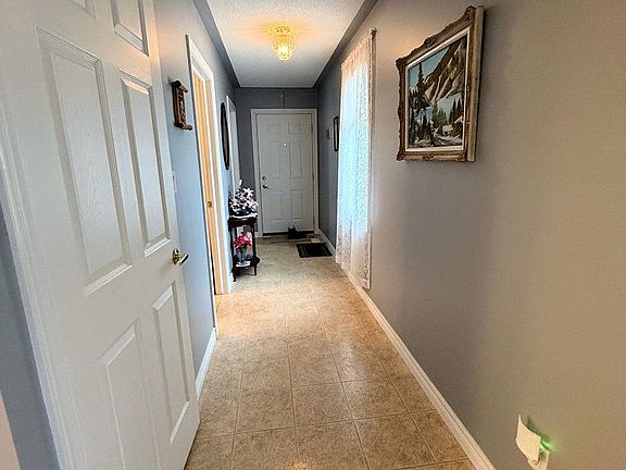 4th image of 224 Baldwin St