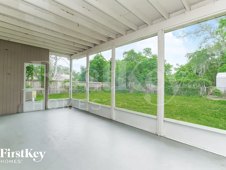 9331 Forest Hills Dr — Photo 14