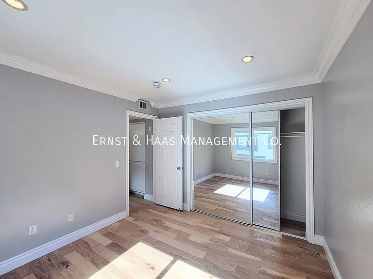 421 W 6th St #103 — Photo 16