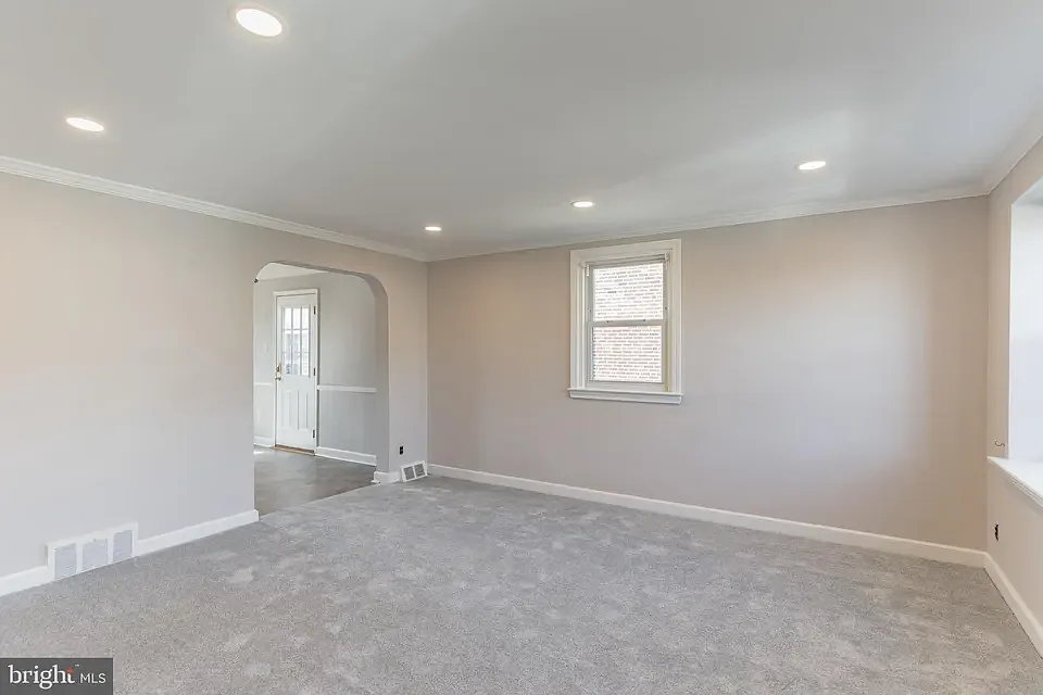 3 bed, 1188 sqft, $2,350 — Photo 3