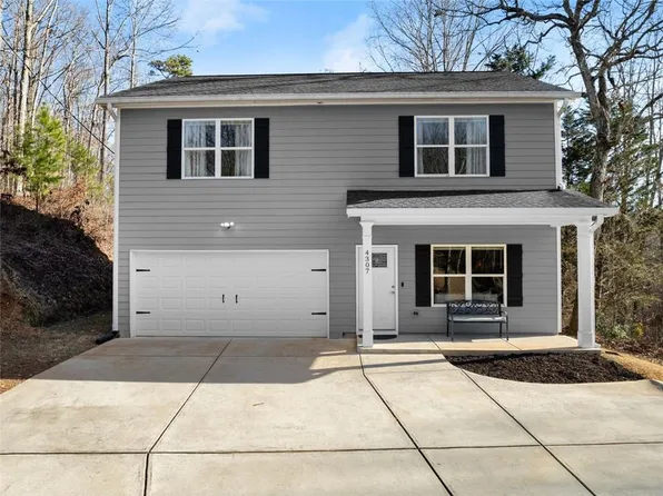 4307 Falcon Crest Dr, Flowery Branch, GA 30542