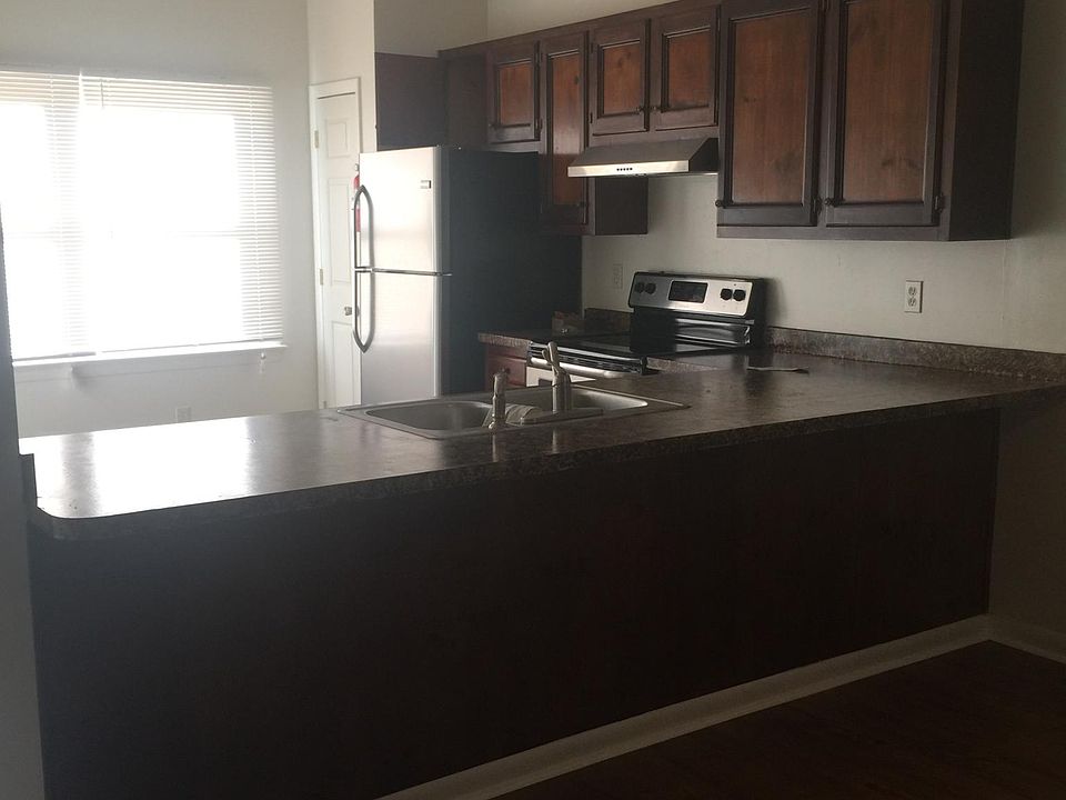 2nd image of 3314 Bangor Cres E