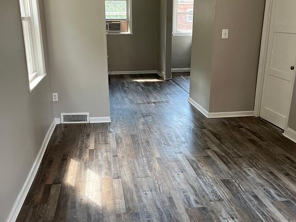 2nd image of 835 E Cold Spring Ln