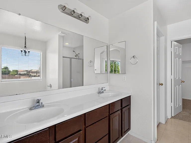 7823 S 48th Ln — Photo 19