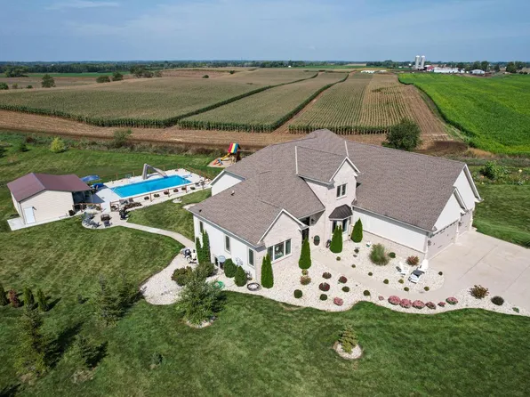 15858 Spring STREET, Union Grove, WI 53182