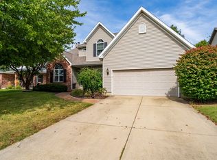 8 Cygnet Xing, Bloomington, IL
