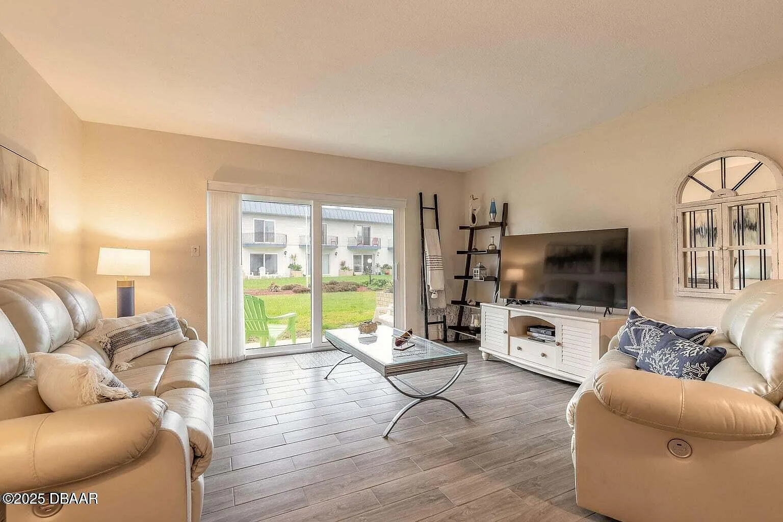 2 bed, 2.0 bath, 1184 sqft, $2,500 — Photo 3