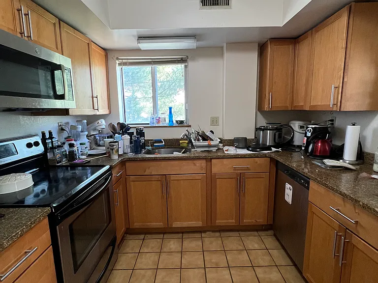 340 Franklin St #3 — Photo 1