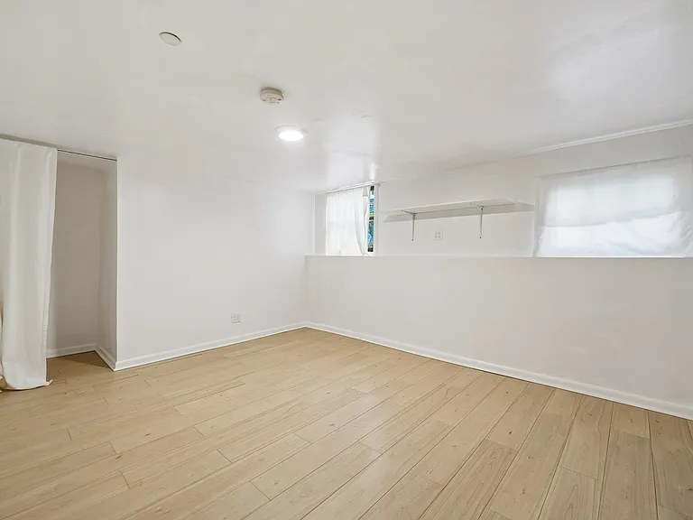 246 Maple Ave — Photo 28
