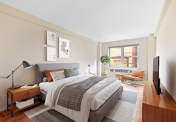 5th image of 347 E 53rd St APT 1C