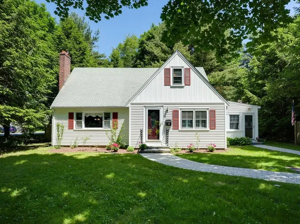 14 Summer St, Medfield, MA 02052