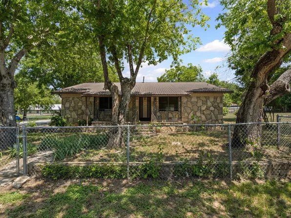 200 3rd St, Glen Rose, TX 76043