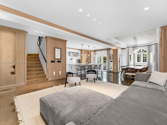 5th image of 1413 Sunset Harbour Dr #117