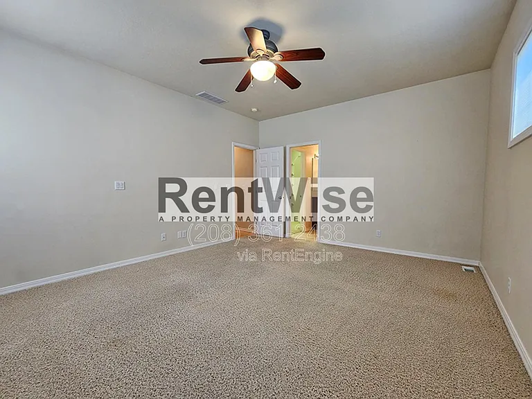 318 W Highland St — Photo 22
