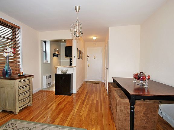 4th image of 11 Wooleys Ln APT 3O