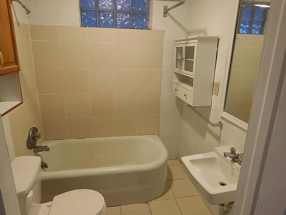 1st image of 1607 Spring Garden St #A-2