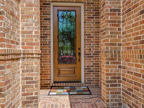 4th image of 604 Heritage Ln
