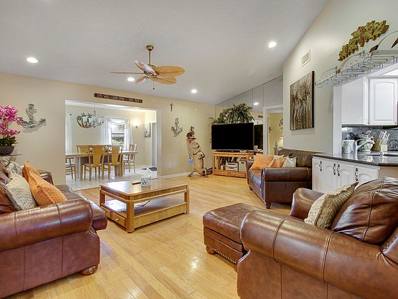 2nd image of 105 Raintree Trl