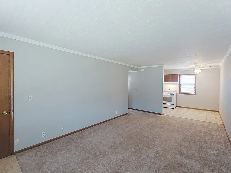 Beverly Hills Apartments — Photo 7