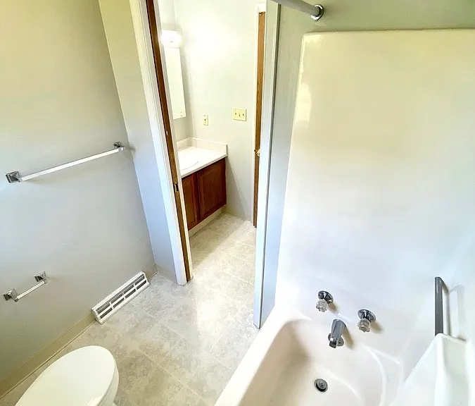 Apple Valley Dr — Photo 42