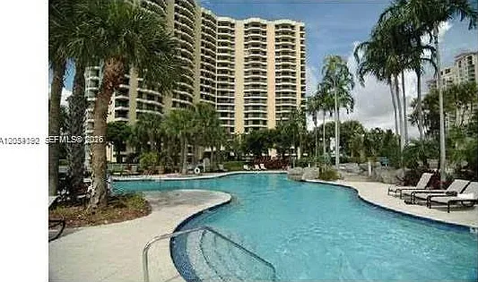 3 bed, 1302 sqft, $3,300 — Photo 2